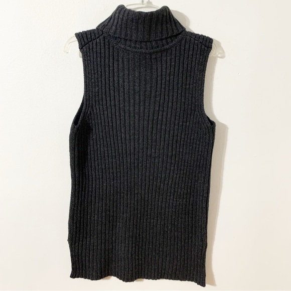 Cable and Gauge Sleeveless Chunky Knit Turtleneck Sweater Diagonal Pattern Front - Picture 3 of 8